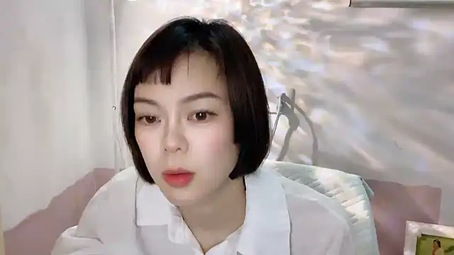 Snapshot of Linda-LL chatting on 10.24.25 Linda-LL online show from 10.24.25