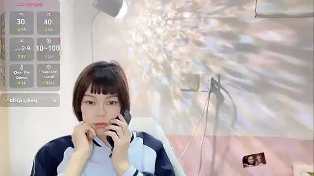 Snapshot of Linda-LL chatting on 10.28.25 Linda-LL online show from 10.28.25