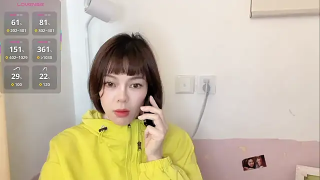 Snapshot of Linda-LL chatting on 11.04.25 Linda-LL online show from 11.04.25