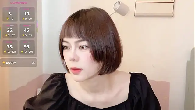 Snapshot of Linda-LL chatting on 11.09.25 Linda-LL online show from 11.09.25