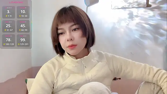 Snapshot of Linda-LL chatting on 11.13.25 Linda-LL online show from 11.13.25