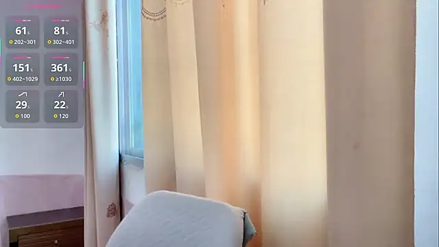 Snapshot of Linda-LL chatting on 11.20.25 Linda-LL online show from 11.20.25