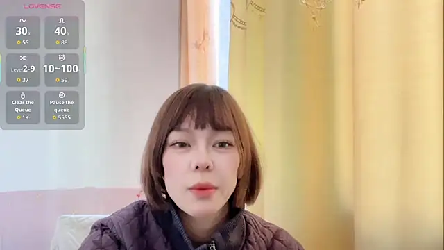 Snapshot of Linda-LL chatting on 11.22.25 Linda-LL online show from 11.22.25