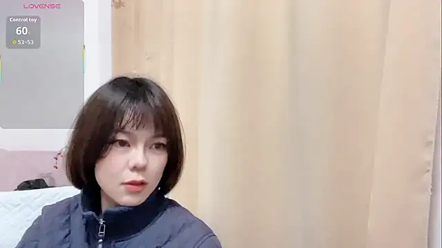 Snapshot of Linda-LL chatting on 11.24.25 Linda-LL online show from 11.24.25