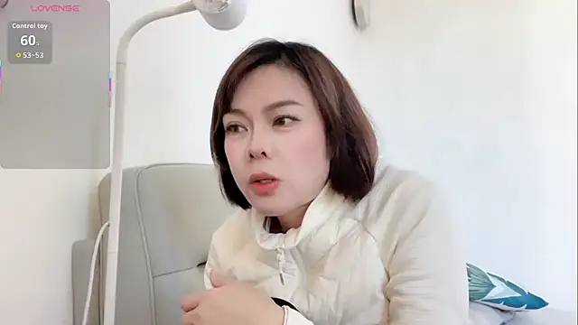 Snapshot of Linda-LL chatting on 12.01.25 Linda-LL online show from 12.01.25