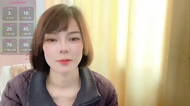 Snapshot of Linda-LL chatting on 12.04.25 Linda-LL online show from 12.04.25