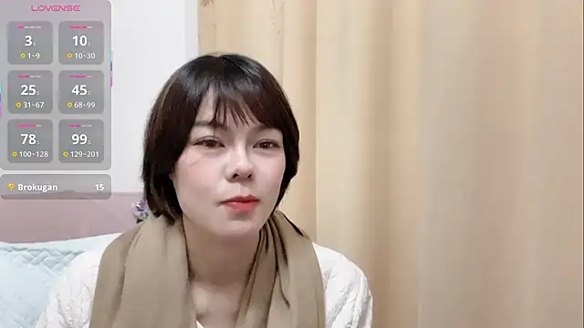 Snapshot of Linda-LL chatting on 12.16.25 Linda-LL online show from 12.16.25