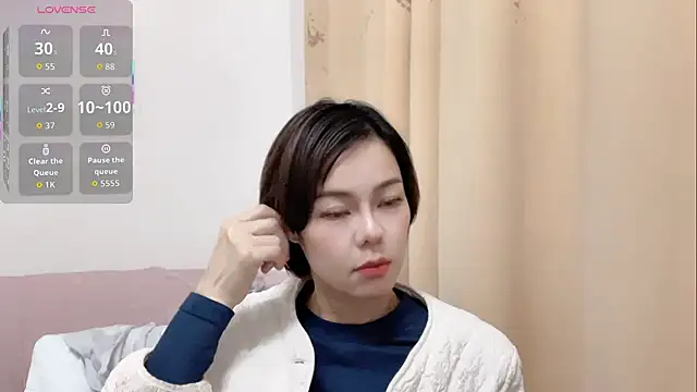 Snapshot of Linda-LL chatting on 12.18.25 Linda-LL online show from 12.18.25