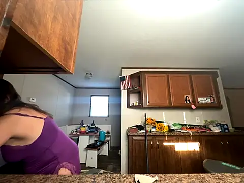 Snapshot of IvanaPlenty chatting on 11.17.25 IvanaPlenty online show from 11.17.25