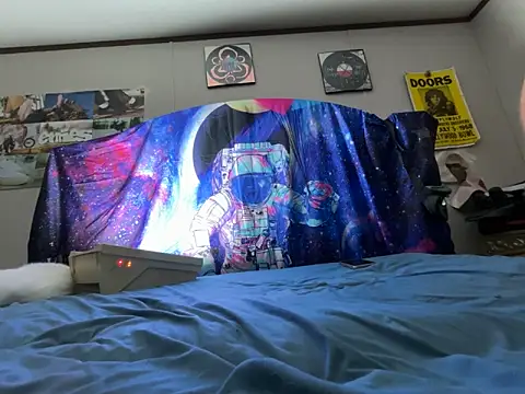 Snapshot of IvanaPlenty chatting on 11.30.25 IvanaPlenty online show from 11.30.25