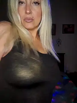 Snapshot of DesireSatler chatting on 11.22.25 DesireSatler online show from 11.22.25