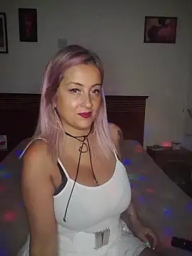 Snapshot of DesireSatler chatting on 01.11.26 DesireSatler online show from 01.11.26