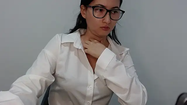 Snapshot of vanna_9 chatting on 10.18.25 vanna 9 online show from 10.18.25