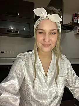 KikiWatson online show from 12.23.24