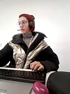 your red rose  online show from 12.18.24