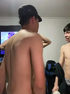 Snapshot of LatinBoysxxx chatting on 12.21.24 LatinBoysxxx online show from 12.21.24