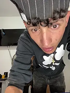 Snapshot of LatinBoysxxx chatting on 01.20.25 LatinBoysxxx online show from 01.20.25