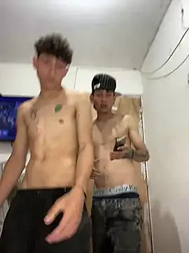 Snapshot of LatinBoysxxx chatting on 01.22.25 LatinBoysxxx online show from 01.22.25