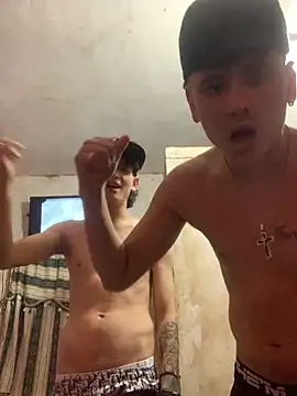 Snapshot of LatinBoysxxx chatting on 03.15.25 LatinBoysxxx online show from 03.15.25