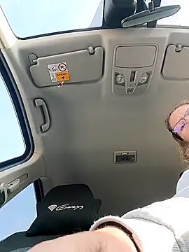 Snapshot of uber_babe chatting on 01.14.26 uber babe online show from 01.14.26