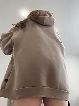 Snapshot of Topvi_ chatting on 11.09.25 Topvi online show from 11.09.25