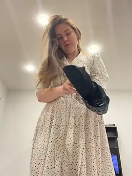 Snapshot of Topvi_ chatting on 12.15.25 Topvi online show from 12.15.25