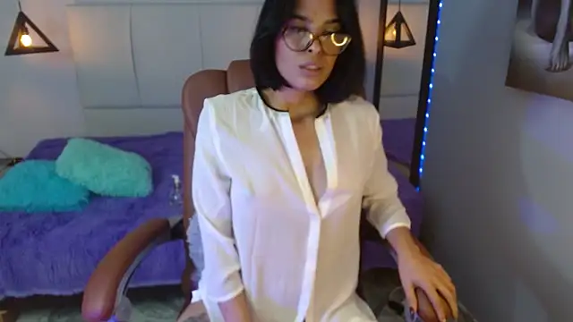 AlessiaVal  online show from 02.13.25