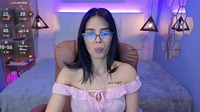 AlessiaVal  online show from 10.13.25