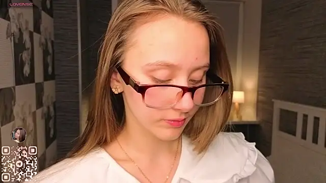 Snapshot of EthalBuffkin chatting on 11.06.25 EthalBuffkin online show from 11.06.25