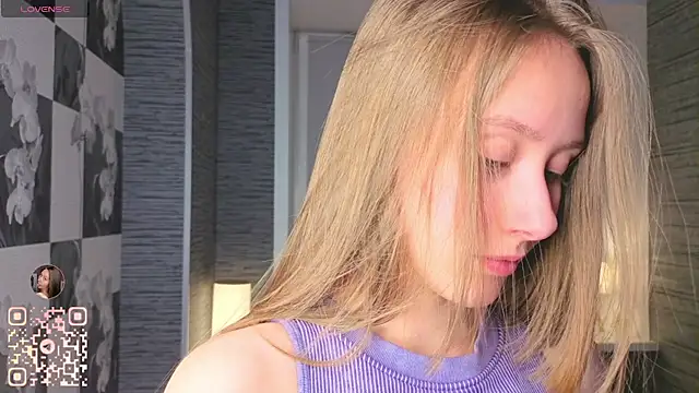 Snapshot of EthalBuffkin chatting on 12.04.25 EthalBuffkin online show from 12.04.25