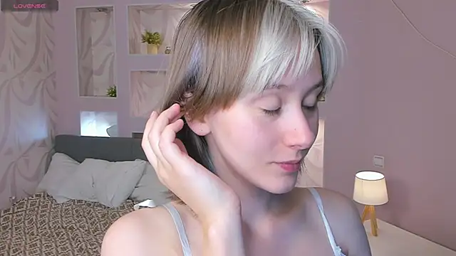Snapshot of EthalBuffkin chatting on 08.04.26 EthalBuffkin online show from 08.04.26