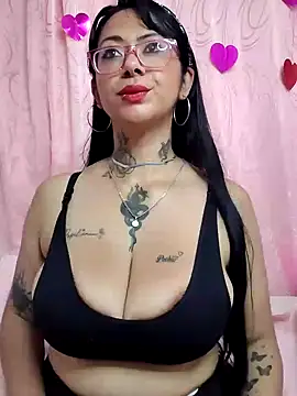Snapshot of Saloome- chatting on 02.17.25 Saloome- online show from 02.17.25
