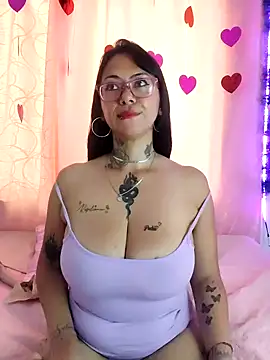 Snapshot of Saloome- chatting on 03.19.25 Saloome- online show from 03.19.25
