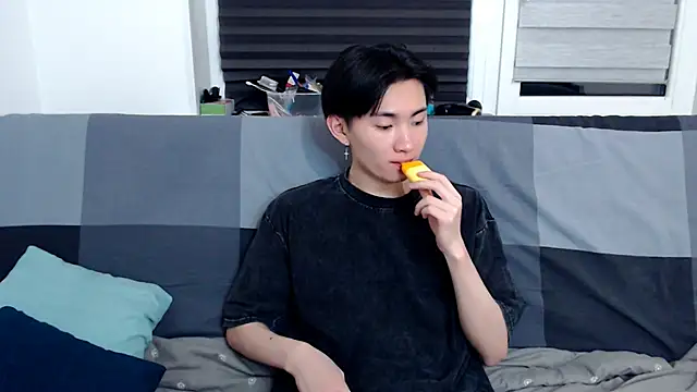 Miram Yu online show from 01.26.25