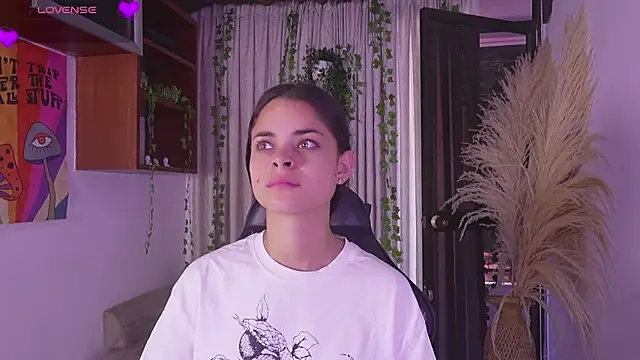 Snapshot of HannaRhodes chatting on 03.15.26 HannaRhodes online show from 03.15.26