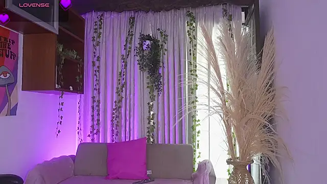 Snapshot of HannaRhodes chatting on 03.17.26 HannaRhodes online show from 03.17.26