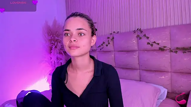 Snapshot of HannaRhodes chatting on 07.01.26 HannaRhodes online show from 07.01.26