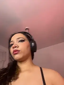 Snapshot of MadelineBenet chatting on 08.04.26 MadelineBenet online show from 08.04.26