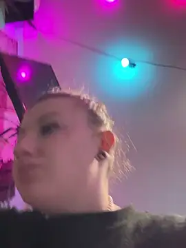 sluttysmiley online show from 12.22.25