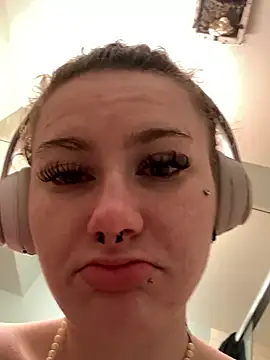 sluttysmiley online show from 01.10.26