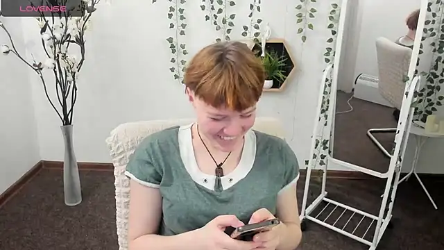 Snapshot of DreamyLuna chatting on 01.22.25 DreamyLuna online show from 01.22.25