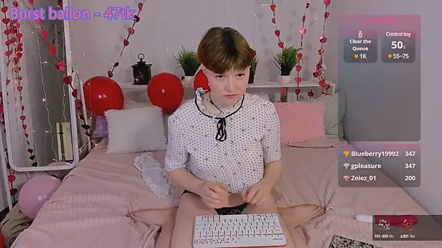 Snapshot of DreamyLuna chatting on 01.26.25 DreamyLuna online show from 01.26.25