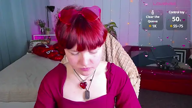 Snapshot of DreamyLuna chatting on 02.16.25 DreamyLuna online show from 02.16.25