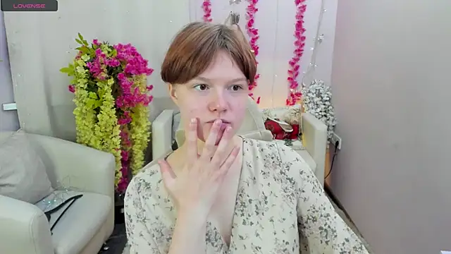Snapshot of DreamyLuna chatting on 09.27.25 DreamyLuna online show from 09.27.25