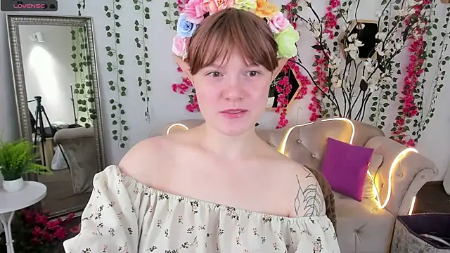 Snapshot of DreamyLuna chatting on 10.03.25 DreamyLuna online show from 10.03.25