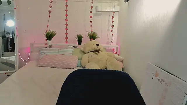 Snapshot of DreamyLuna chatting on 10.09.25 DreamyLuna online show from 10.09.25