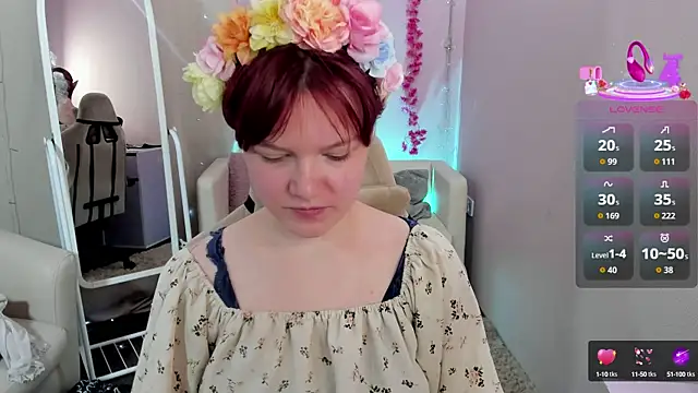 Snapshot of DreamyLuna chatting on 10.11.25 DreamyLuna online show from 10.11.25