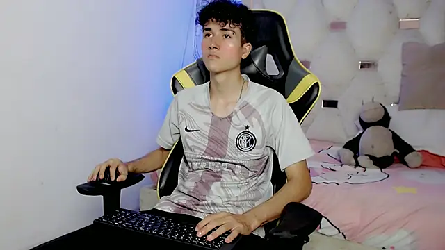 johnny cagee online show from 11.28.25