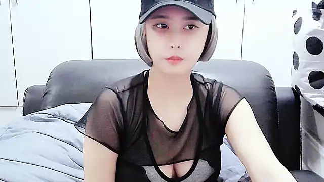 Snapshot of yourz_tw chatting on 11.30.25 yourz tw online show from 11.30.25