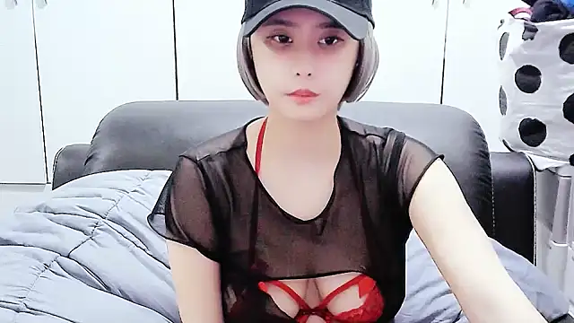 Snapshot of yourz_tw chatting on 12.04.25 yourz tw online show from 12.04.25